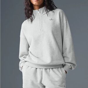 ALO Yoga Women's Light Gray Quarter-Zip Hoodie